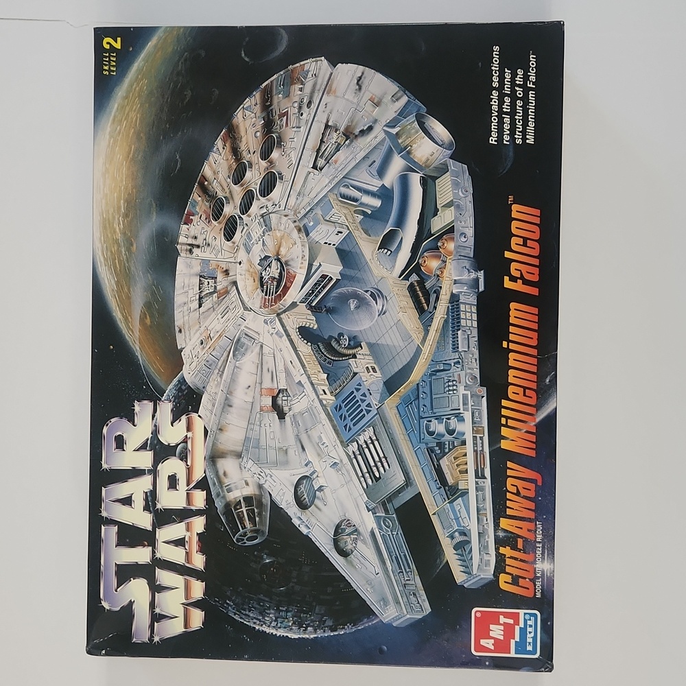 Vintage 1995 AMT Star Wars Cut-Away Millennium Falcon Model Kit